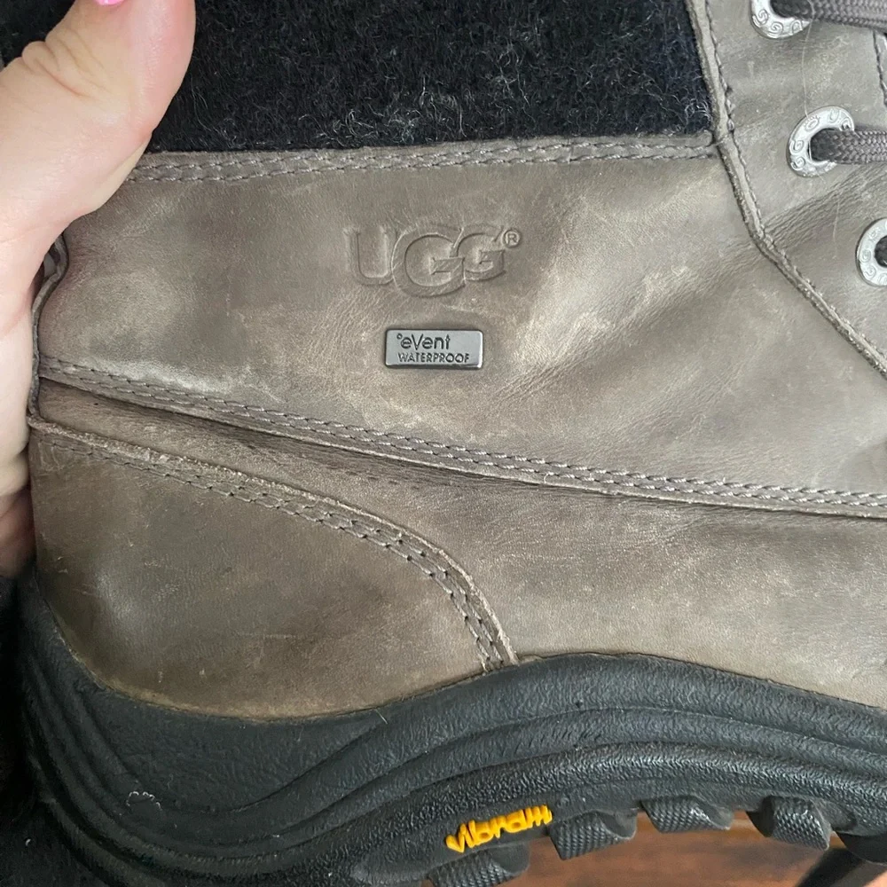 UGG Womens Adirondack Boots Size 9 Grey Taupe Waterproof Sheepskin Lined Warm